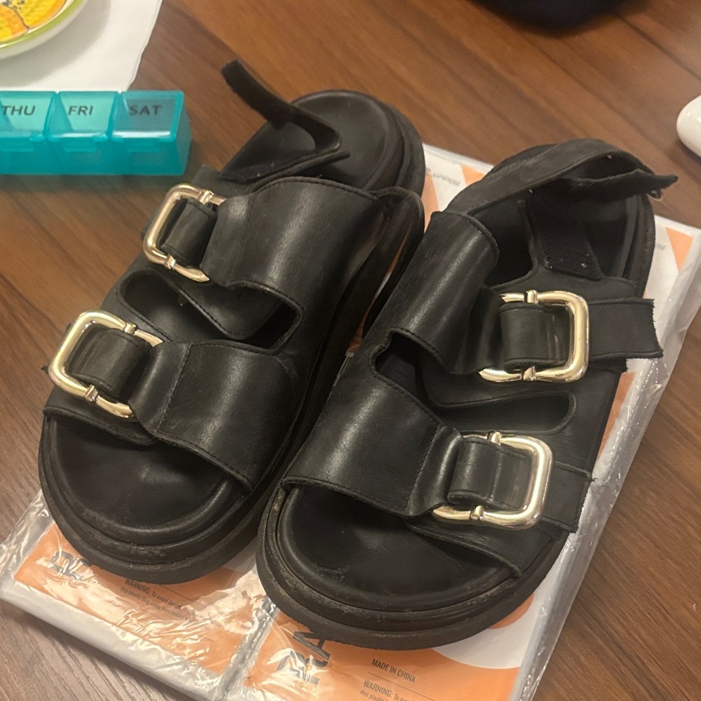 ALOHAS Black Leather Sandal